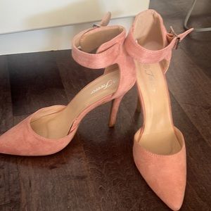 8.5 pink pumps